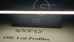 Profili in alluminio a LED sospesi montati con striscia a LED